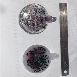 2x Ornaments